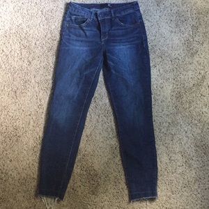 Denim capris with fraying